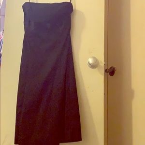 Strapless black dress with bow detail on the chest